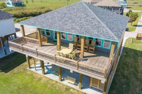Stylish 4BR Crystal Beach Retreat Walk to Beach